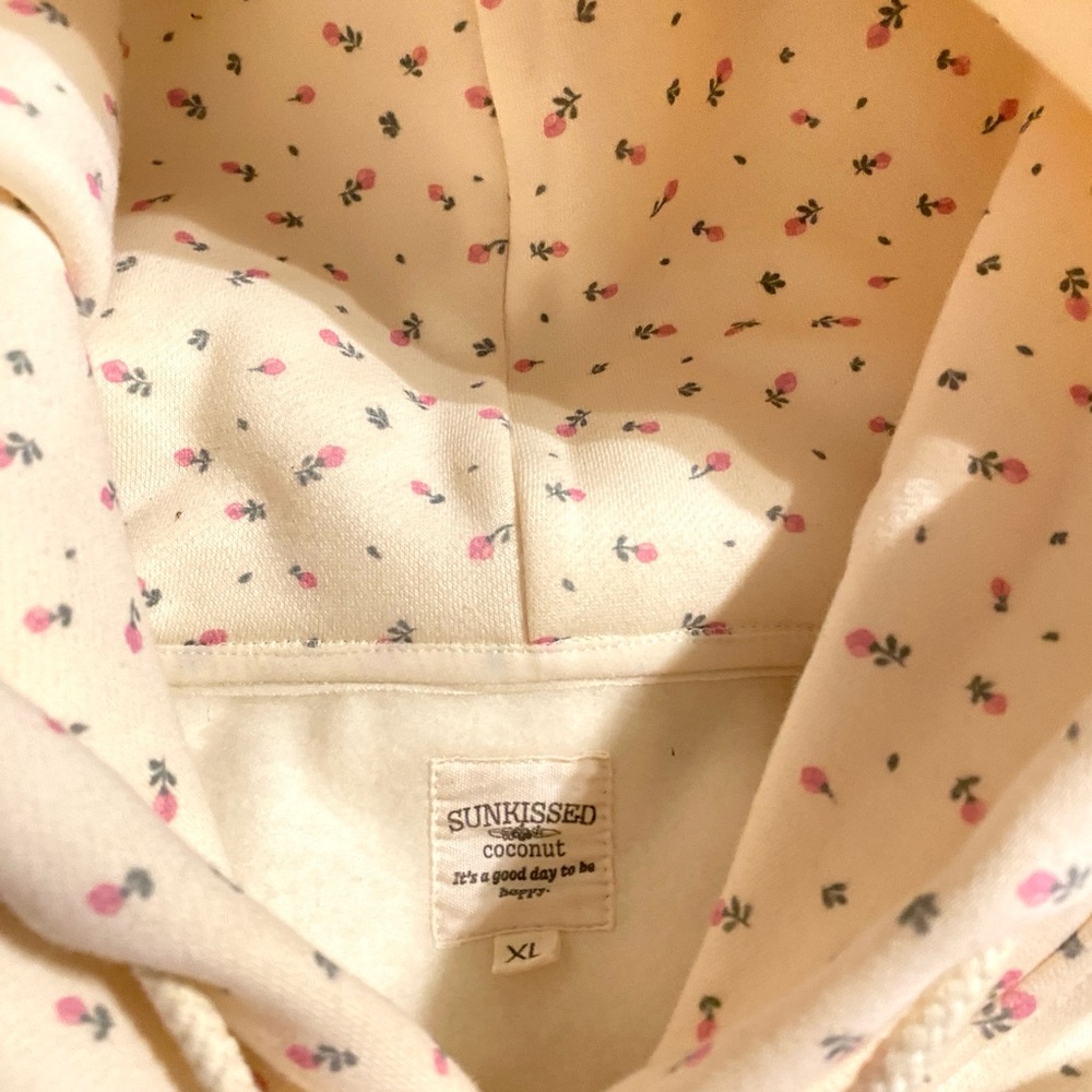 Sunkissed Coconut Toasted Cream Roses Hoodie with Embroidered Logo XL New - Picture 6 of 10